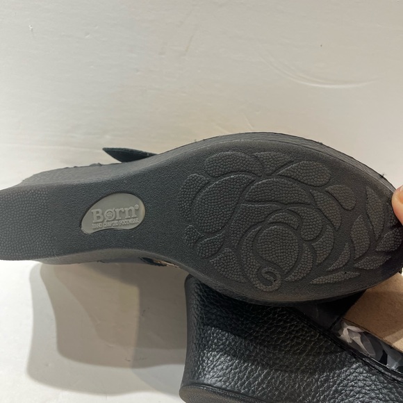 BORN women’s wedge sandals CLAUDIA, Sz 8 Med. color: Black. Soft leather shoe - Picture 9 of 9